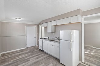 The Redford Apartments in Redford, MI - Foto de edificio - Interior Photo