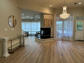 10532 Oakridge Park Ave in Baton Rouge, LA - Foto de edificio - Building Photo