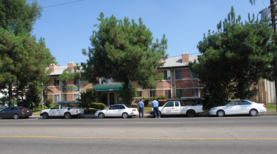 Royal Garden in Canoga Park, CA - Building Photo - Building Photo