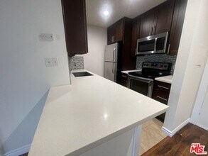 525 S Ardmore Ave in Los Angeles, CA - Building Photo - Building Photo