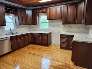 2564 N Bartlett Ave in Milwaukee, WI - Foto de edificio - Building Photo