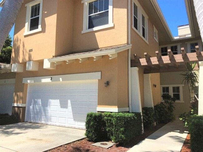 685 Pacific Grove Dr in West Palm Beach, FL - Building Photo - Building Photo