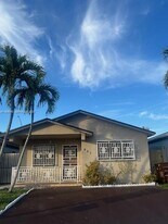 961 W 44th St in Hialeah, FL - Building Photo