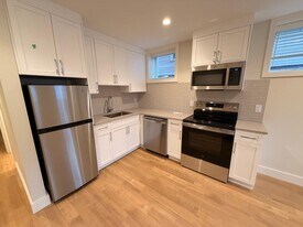910 Massachusetts Ave, Unit 1 in Cambridge, MA - Building Photo