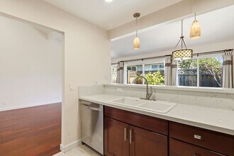 1348 Merrivale West Square in San Jose, CA - Building Photo - Building Photo