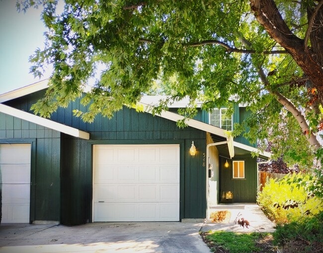 548 NE Negus Lp in Redmond, OR - Building Photo - Building Photo