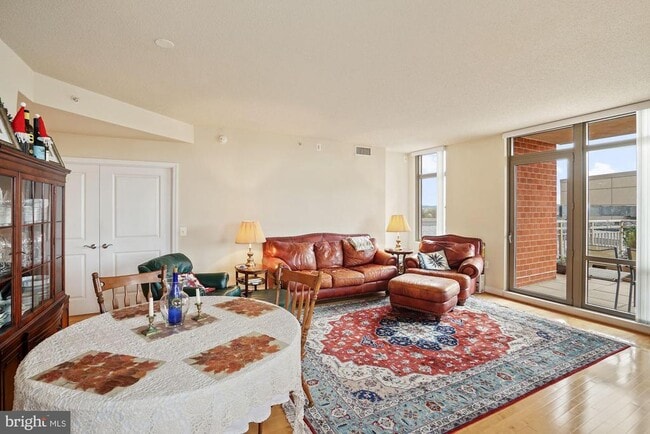 3650 S Glebe Rd in Arlington, VA - Building Photo - Building Photo