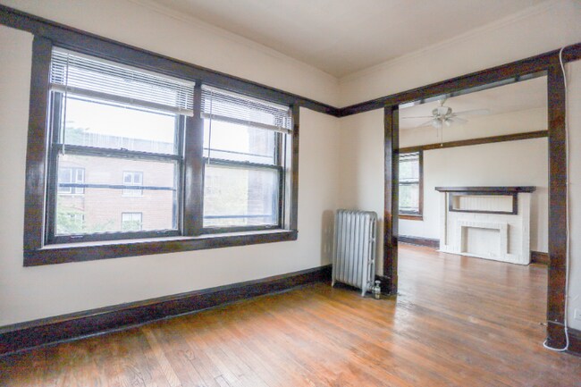 1535 W Cornelia Ave in Chicago, IL - Foto de edificio - Building Photo