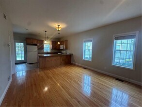 31 Garfield Ave in Bristol, RI - Building Photo - Building Photo