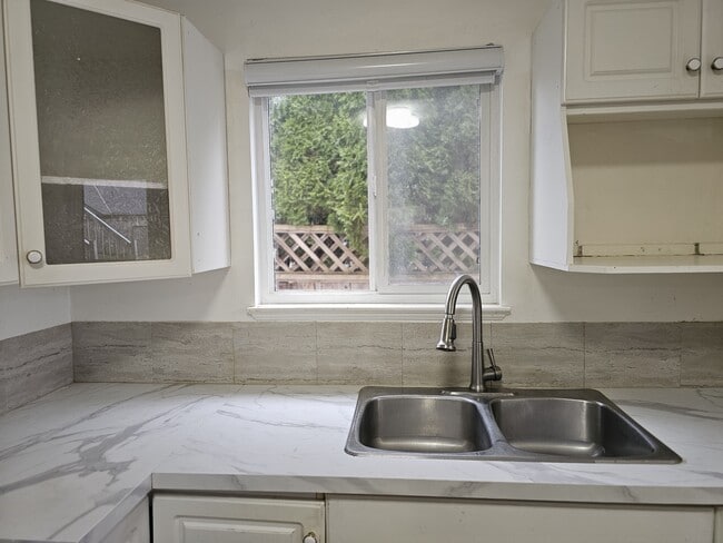 8025 D'Herbomez Dr in Mission, BC - Building Photo - Building Photo