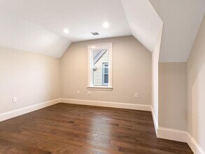 233 Willow Ave, Unit 1 in Somerville, MA - Foto de edificio - Building Photo
