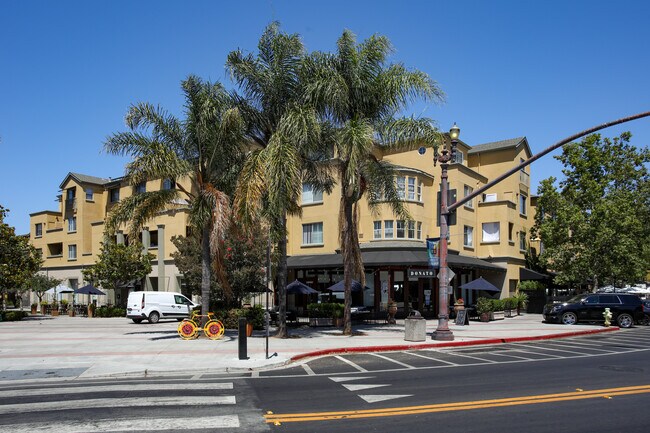 City Center Plaza in Redwood City, CA - Foto de edificio - Building Photo