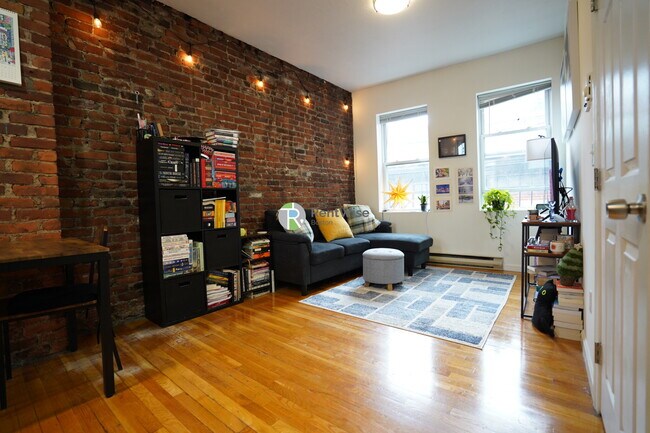 6 Cleveland Pl in Boston, MA - Building Photo - Building Photo