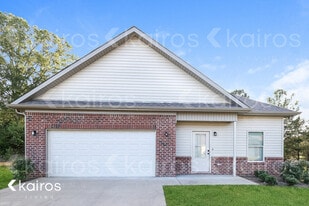 295 Elm Way in Lincoln, AL - Building Photo