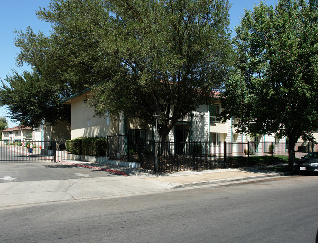 Pleasant Village Apartments in Fresno, CA - Building Photo - Building Photo