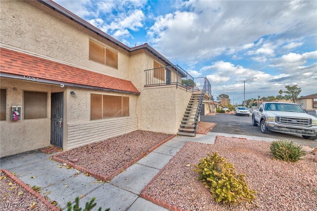 1234 E Hacienda Ave in Las Vegas, NV - Building Photo - Building Photo