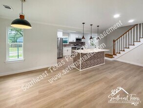 6371 Terrell St in Groves, TX - Building Photo - Building Photo