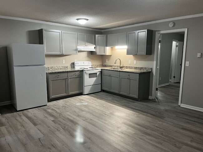 property at 1971 Lakeview Rd