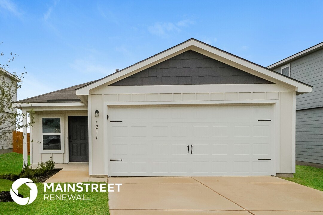 4214 Trail de Paris in New Braunfels, TX - Building Photo