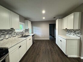 1910 Little St in La Marque, TX - Building Photo