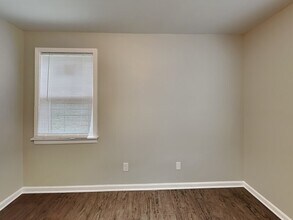 7745 Madrid Ave in Birmingham, AL - Foto de edificio - Building Photo