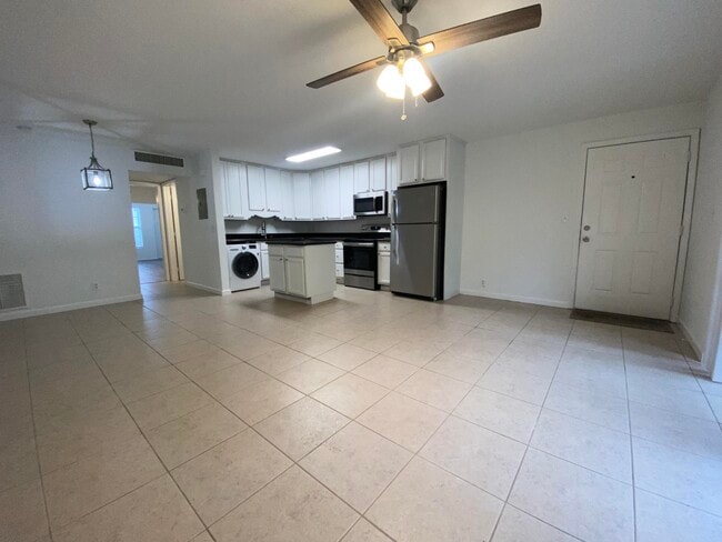 property at 102 N Lakeside Dr