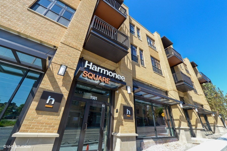 Harmonee Square Apartments in Wauwatosa, WI - Building Photo