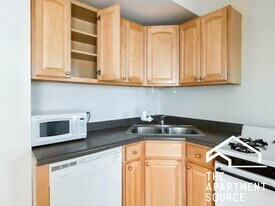 3527.5 N Broadway, Unit 3E in Chicago, IL - Building Photo