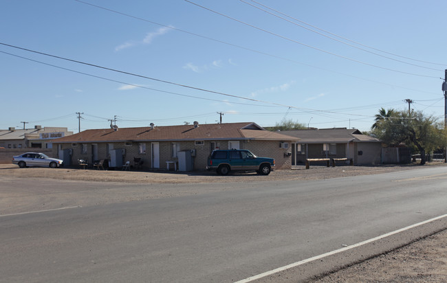 204 N 1st St in Buckeye, AZ - Foto de edificio - Building Photo