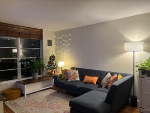 210 SW 11th St, Unit 409 in Miami, FL - Foto de edificio - Building Photo