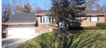 4902 Brookview Rd in Rockford, IL - Building Photo