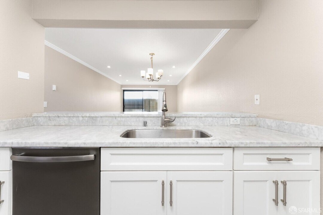 13700 San Pablo Ave, Unit 1102 in San Pablo, CA - Building Photo