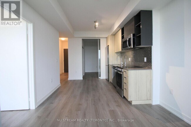 10 De Boers Dr in Toronto, ON - Building Photo - Building Photo