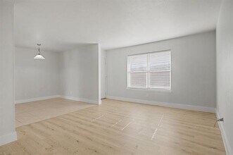 8095 Meadow Rd in Dallas, TX - Building Photo - Building Photo