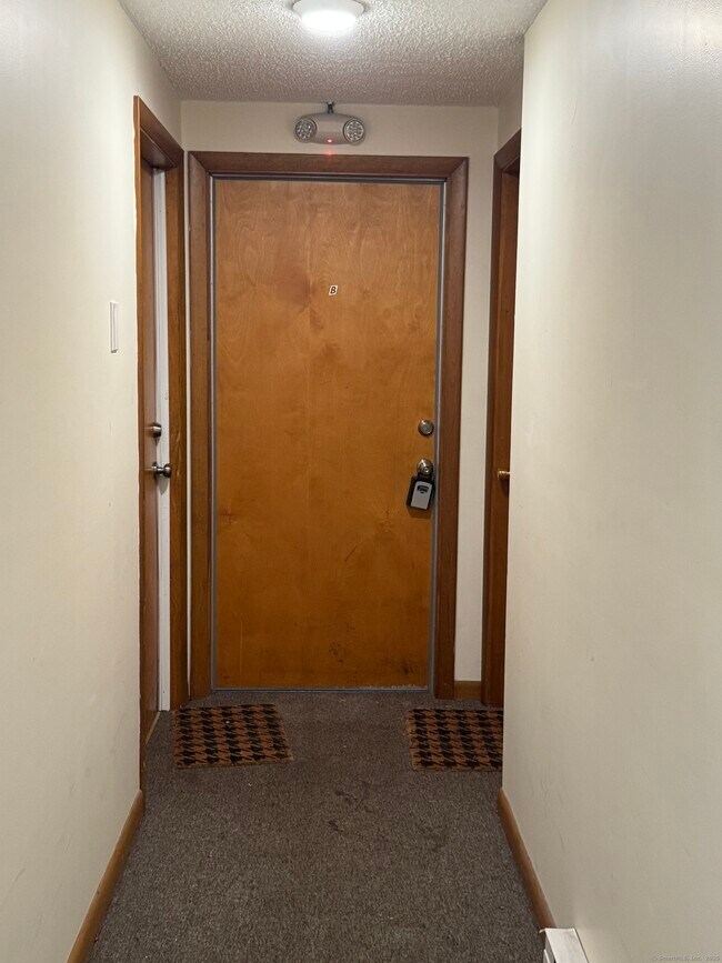 143 Main St in Manchester, CT - Building Photo - Building Photo