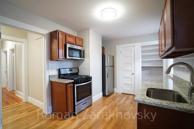 8 Ashford Ct, Unit 3A in Boston, MA - Foto de edificio - Building Photo