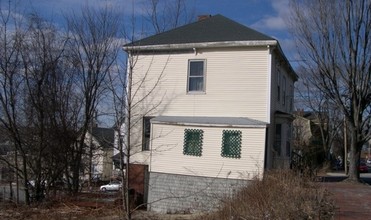 210 Valley St in Portland, ME - Foto de edificio - Building Photo