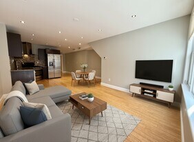 319 S Juniper St in Philadelphia, PA - Building Photo