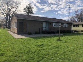 212 N Olive St in Toulon, IL - Building Photo - Building Photo