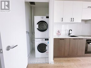 5 Quarrington Lane in Toronto, ON - Building Photo - Building Photo