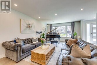 2220 Elmhurst Ave in Oakville, ON - Building Photo - Building Photo