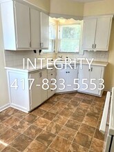 1537 N Kentwood Ave in Springfield, MO - Foto de edificio - Building Photo