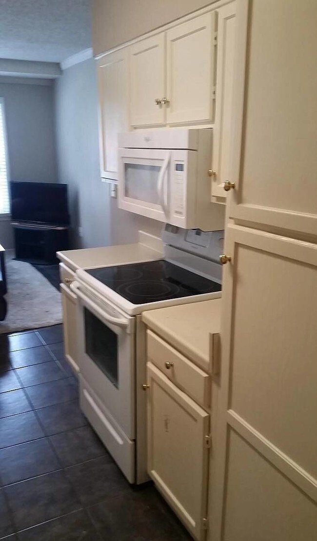 2002 Greene St-Unit -APT 202 in Columbia, SC - Building Photo - Building Photo