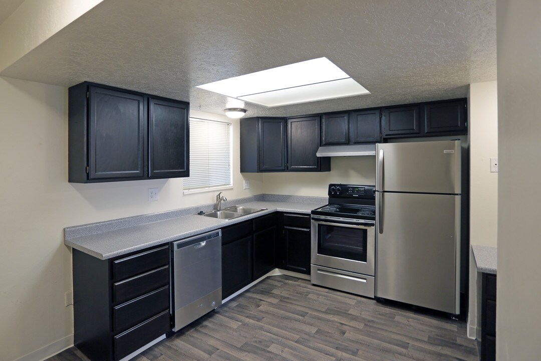 Pine Terrace Townhouses in North Salt Lake, UT - Building Photo