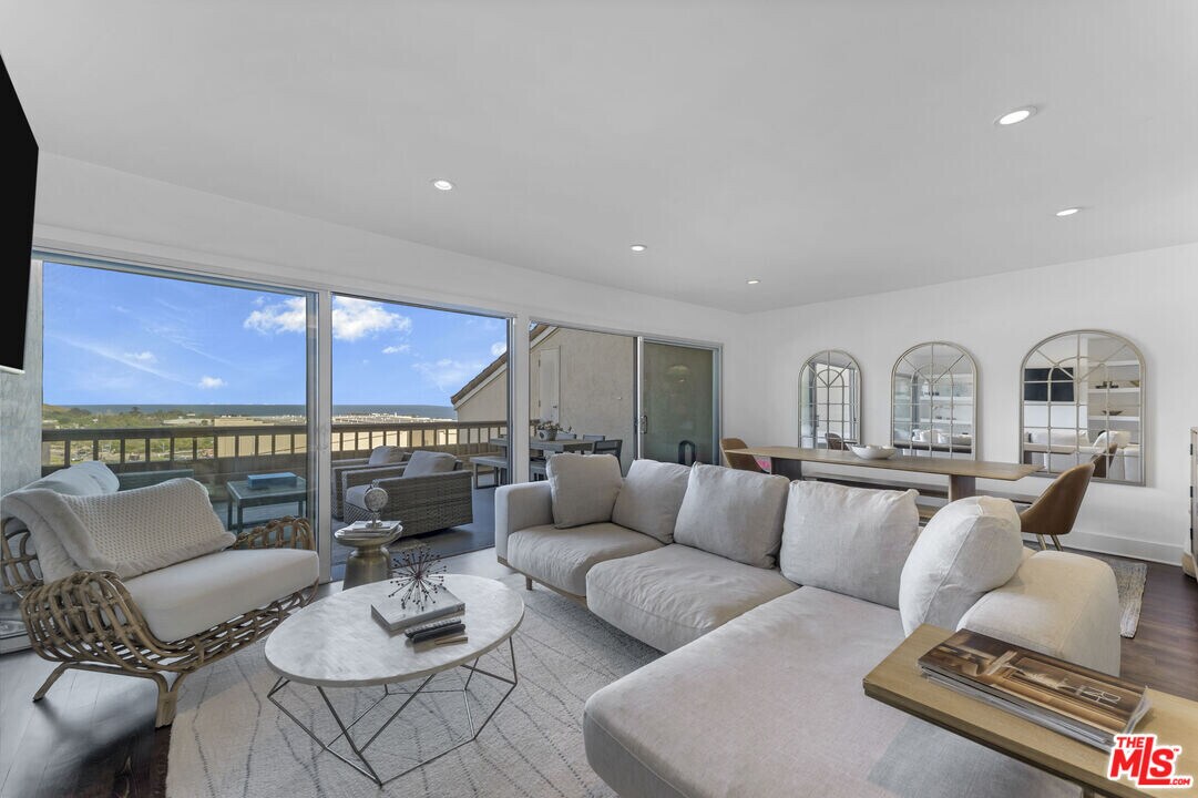 23910 De Ville Way in Malibu, CA - Building Photo