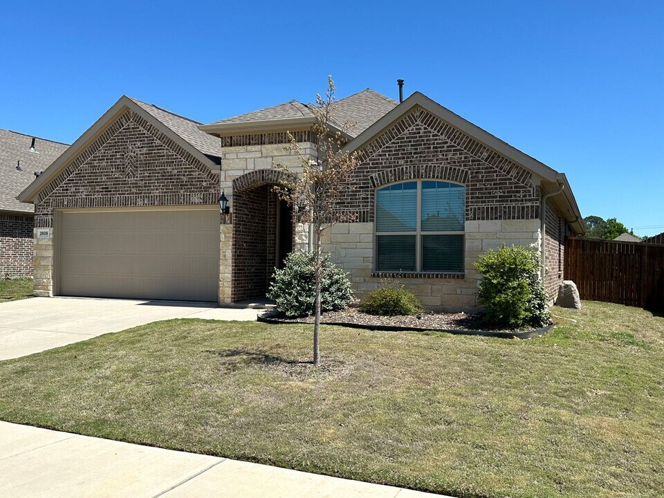 2608 Stone Mantle Ln in Denton, TX - Building Photo