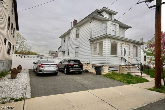 27 Mt Pleasant Ave-Unit -1 in Belleville, NJ - Building Photo - Building Photo