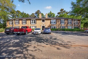13727 Richmond Park Dr N in Jacksonville, FL - Building Photo