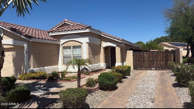 1108 E Pinto Dr in Gilbert, AZ - Building Photo - Building Photo