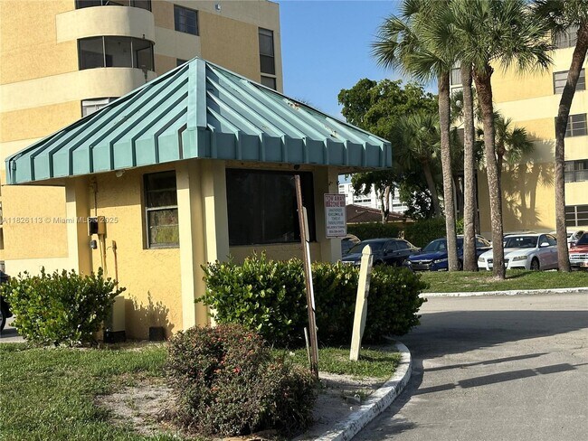 property at 6575 W Oakland Park Blvd